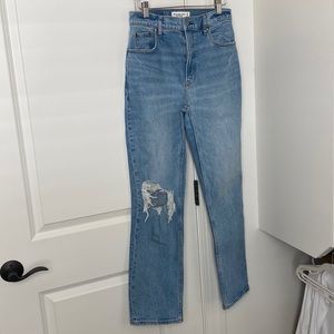 Abercrombie The 90s Straight Ultra High Rise Jean